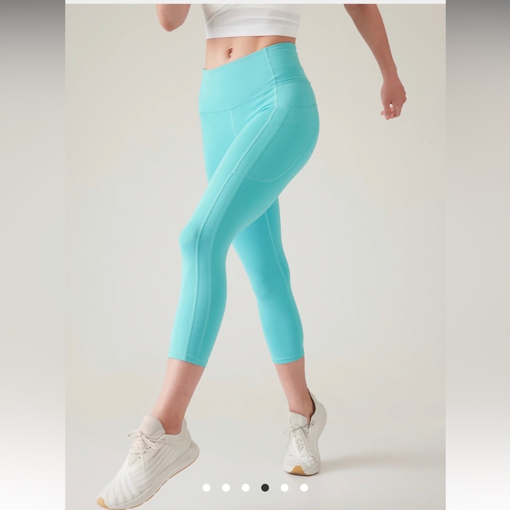 Athleta Medium capri leggings